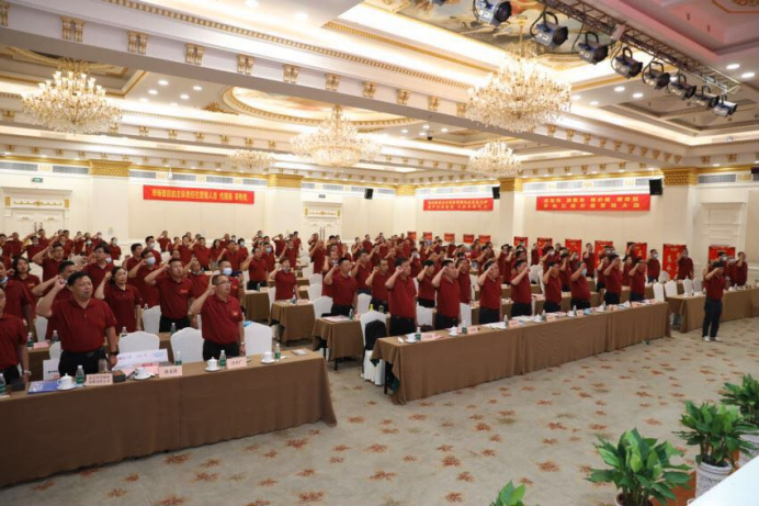 一種新型鍘刀式切菜器